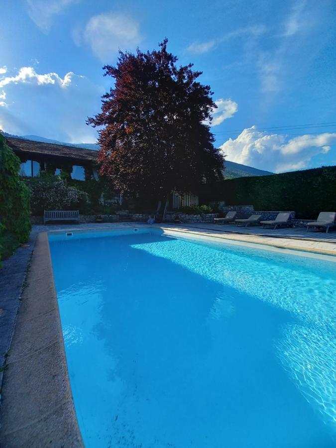 Auberge Des Chasseurs Echenevex Bagian luar foto