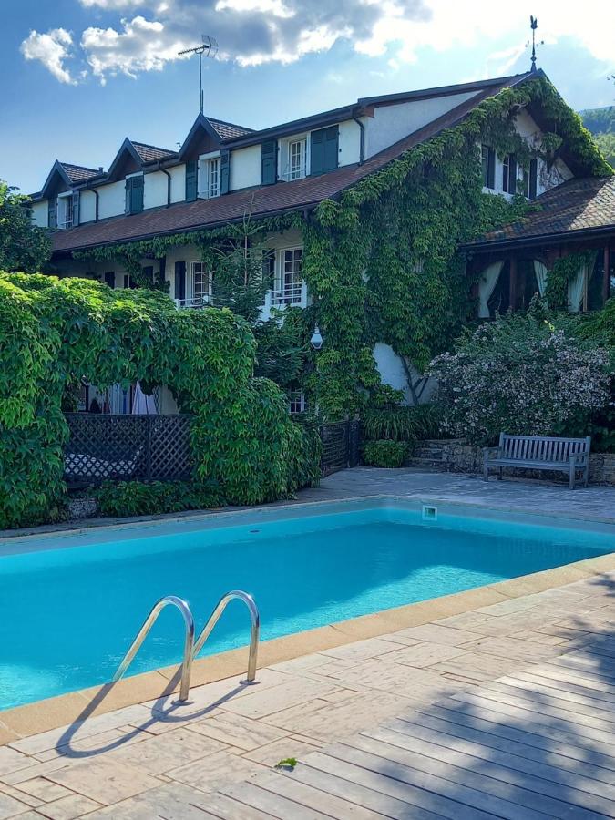 Auberge Des Chasseurs Echenevex Bagian luar foto