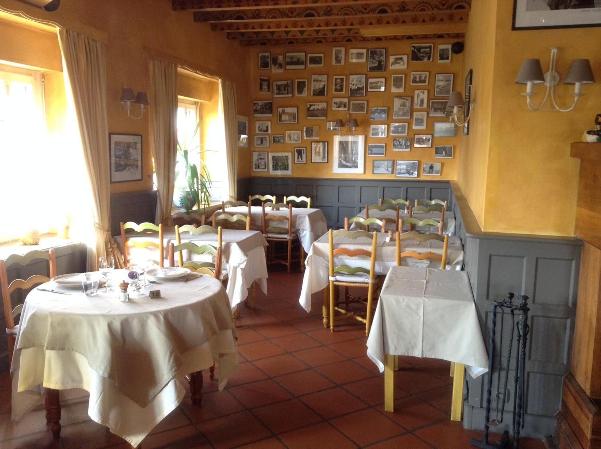 Auberge Des Chasseurs Echenevex Bagian luar foto