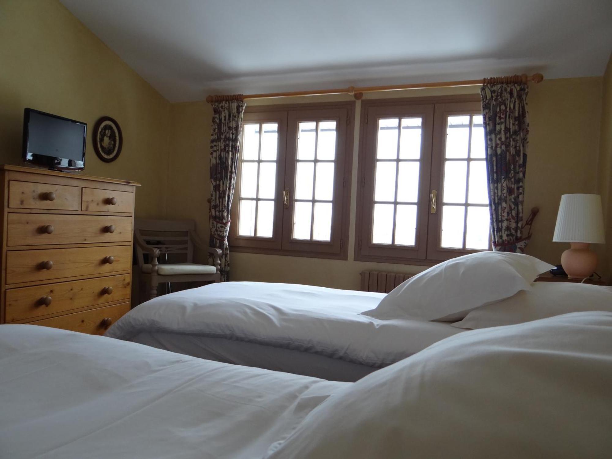 Auberge Des Chasseurs Echenevex Ruang foto