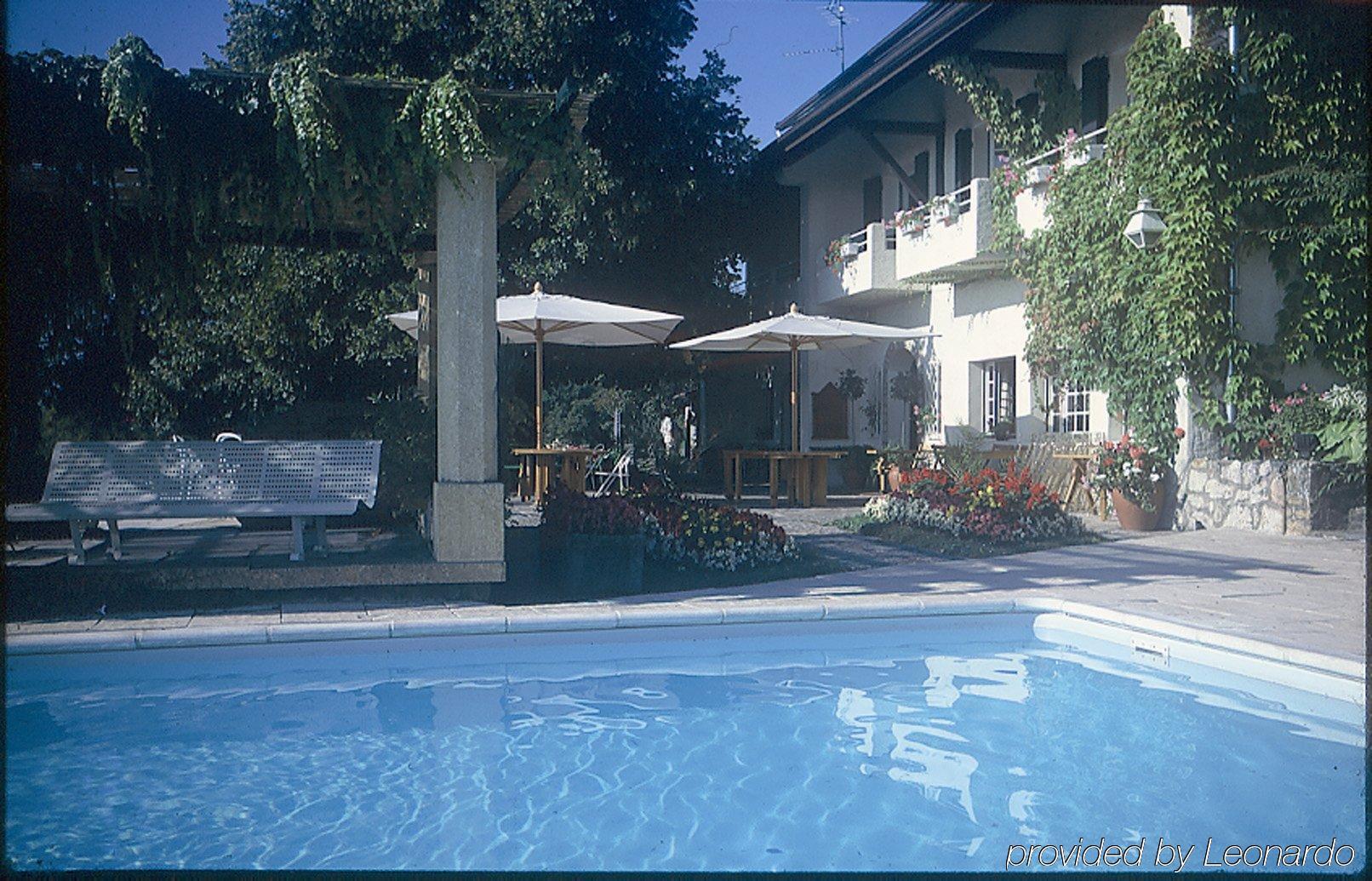 Auberge Des Chasseurs Echenevex Bagian luar foto