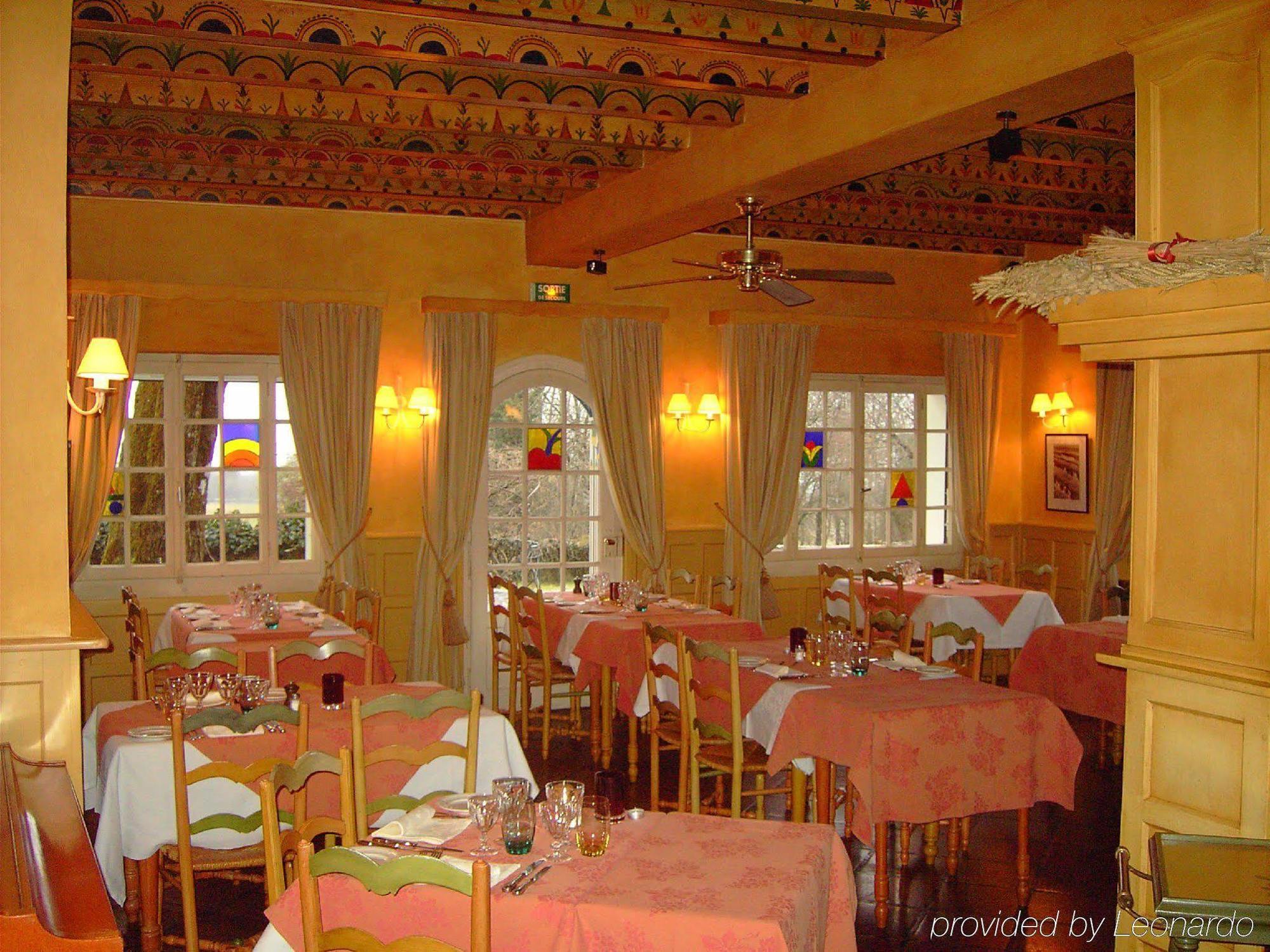 Auberge Des Chasseurs Echenevex Restoran foto