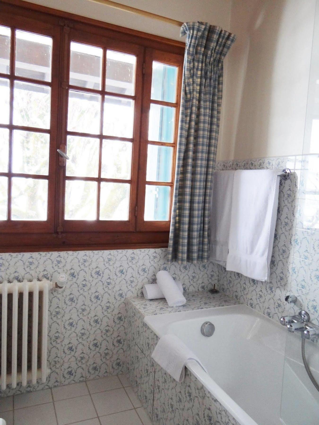 Auberge Des Chasseurs Echenevex Bagian luar foto