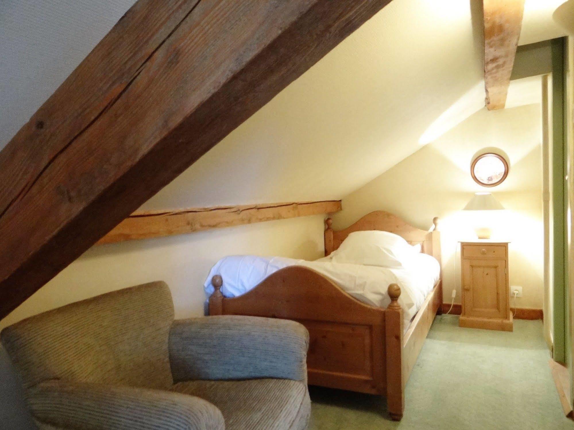 Auberge Des Chasseurs Echenevex Bagian luar foto