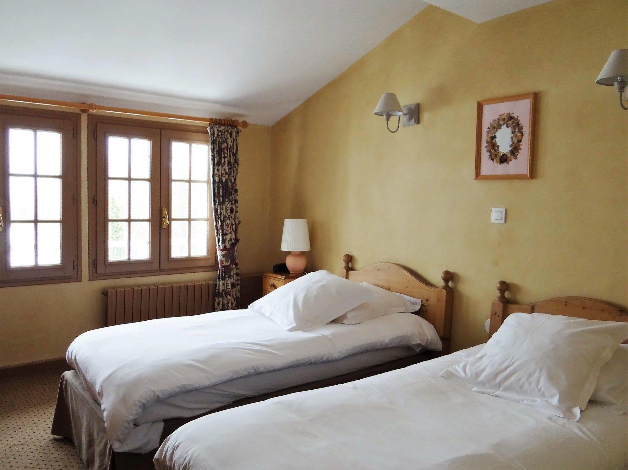 Auberge Des Chasseurs Echenevex Bagian luar foto