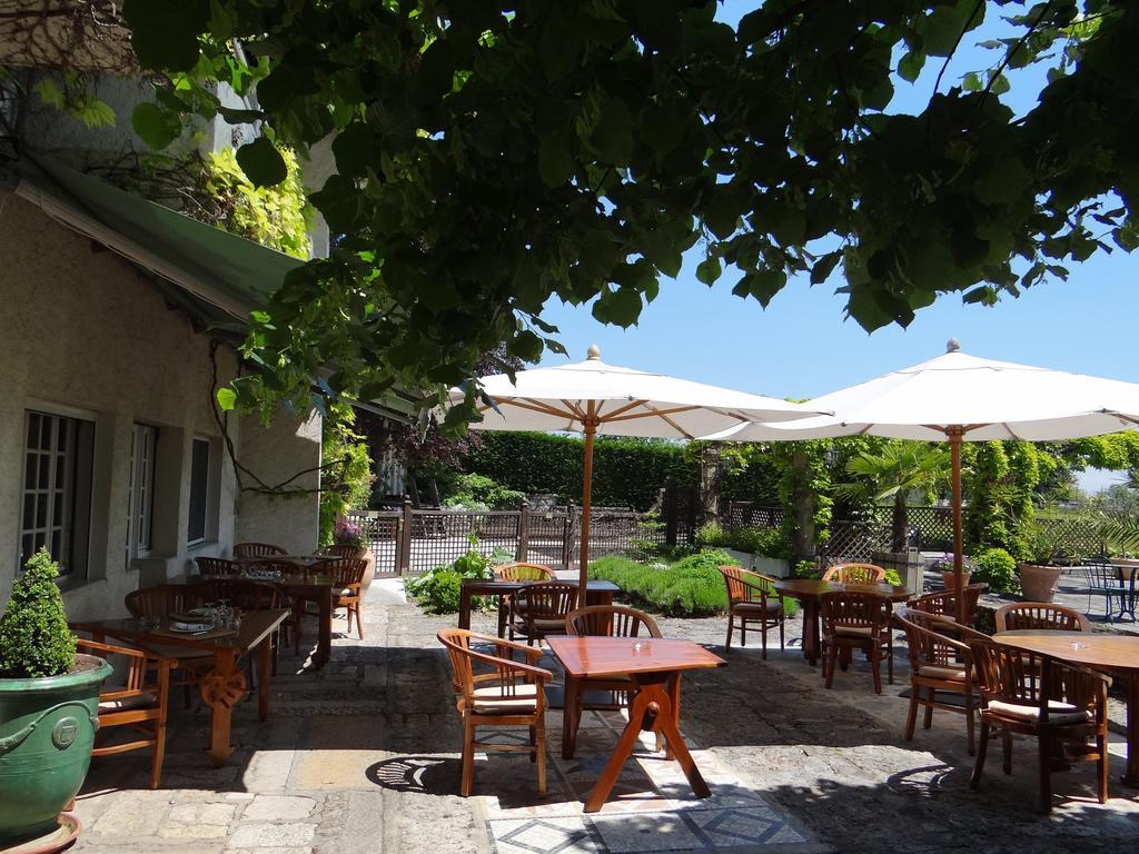 Auberge Des Chasseurs Echenevex Bagian luar foto