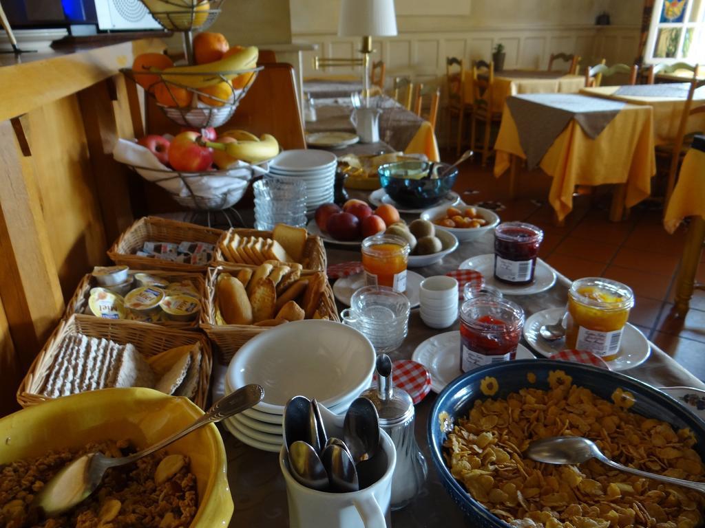 Auberge Des Chasseurs Echenevex Bagian luar foto
