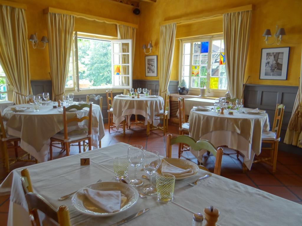 Auberge Des Chasseurs Echenevex Bagian luar foto