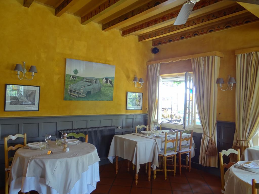 Auberge Des Chasseurs Echenevex Bagian luar foto